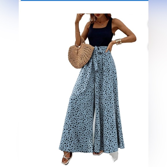 Sleeveless polka dot jumpsuit with belt..(NWT)..size small - Picture 4 of 5